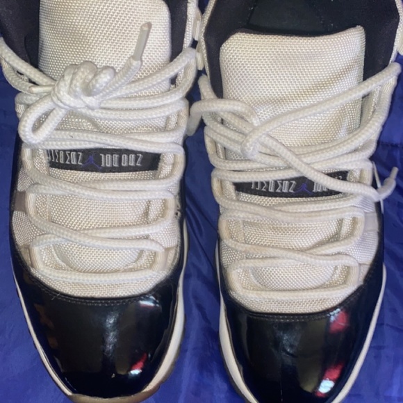 Air Jordan 11 Concord 2011 - Picture 4 of 8